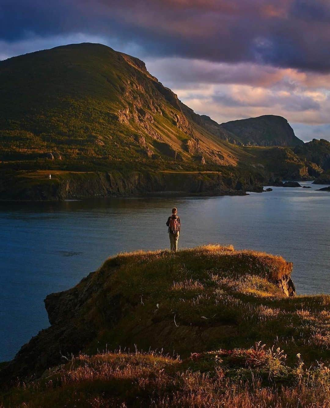 Explore Canadaさんのインスタグラム写真 - (Explore CanadaInstagram)「Today's #CanadaSpotlight is on @newfoundlandlabrador!⁠⠀ ⁠⠀ As Canada's most easterly province, Newfoundland and Labrador offers dramatic coastlines, incredible wildlife, a history rich in legends, explorers and inventors and a whole bunch of warm, welcoming people. Here are just a few more reasons why we love this province:⁠⠀ ⁠⠀ 🐻 With over 29,000km of coastline and several incredible national parks and national heritage sites, there are endless opportunities for wildlife watching, including whales, seabirds, moose and bears.⁠⠀ 💎 It's home to Iceberg Alley, the best place on the continent to see 10,000-year old icebergs!⁠⠀ 💞 Their wonderfully ecclectic heritage comprised of Indigenous, French, English and Irish influences has created unique culture, which is reflected in the colourful and creative environment that surrounds them.⁠⠀ ⁠⠀ Help us share the love for Newfoundland & Labrador by heading over to @newfoundlandlabrador, where you can find more incredible views and their awesome new IGTV series, The Tale Blazers, for your virtual travel fix!⁠⠀ ⁠⠀ ⁠⠀ #ExploreCanadaFromHome #ForGlowingHearts ⁠⠀ ⁠⠀ 📷: ⁠⠀ ⁠⠀ 1. @jakegrahamphoto⁠⠀ 2. & 3. @tomcochrane⁠⠀ 4. @chelseylawrence⁠⠀ 5. @followmeawaytravel⁠⠀ 6. @icebergquest⁠⠀ 7. @kevinpepperphotography⁠⠀ 8. @robertconwayphotography⁠⠀ 9. @braybraywoowoo⁠⠀ ⁠⠀ 📍: @newfoundlandlabrador⁠⠀ ⁠⠀ #ExploreNL #IcerbergsNL」5月21日 1時42分 - explorecanada