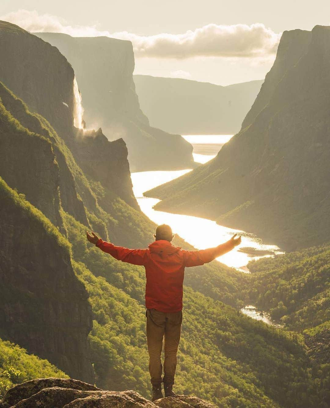 Explore Canadaさんのインスタグラム写真 - (Explore CanadaInstagram)「Today's #CanadaSpotlight is on @newfoundlandlabrador!⁠⠀ ⁠⠀ As Canada's most easterly province, Newfoundland and Labrador offers dramatic coastlines, incredible wildlife, a history rich in legends, explorers and inventors and a whole bunch of warm, welcoming people. Here are just a few more reasons why we love this province:⁠⠀ ⁠⠀ 🐻 With over 29,000km of coastline and several incredible national parks and national heritage sites, there are endless opportunities for wildlife watching, including whales, seabirds, moose and bears.⁠⠀ 💎 It's home to Iceberg Alley, the best place on the continent to see 10,000-year old icebergs!⁠⠀ 💞 Their wonderfully ecclectic heritage comprised of Indigenous, French, English and Irish influences has created unique culture, which is reflected in the colourful and creative environment that surrounds them.⁠⠀ ⁠⠀ Help us share the love for Newfoundland & Labrador by heading over to @newfoundlandlabrador, where you can find more incredible views and their awesome new IGTV series, The Tale Blazers, for your virtual travel fix!⁠⠀ ⁠⠀ ⁠⠀ #ExploreCanadaFromHome #ForGlowingHearts ⁠⠀ ⁠⠀ 📷: ⁠⠀ ⁠⠀ 1. @jakegrahamphoto⁠⠀ 2. & 3. @tomcochrane⁠⠀ 4. @chelseylawrence⁠⠀ 5. @followmeawaytravel⁠⠀ 6. @icebergquest⁠⠀ 7. @kevinpepperphotography⁠⠀ 8. @robertconwayphotography⁠⠀ 9. @braybraywoowoo⁠⠀ ⁠⠀ 📍: @newfoundlandlabrador⁠⠀ ⁠⠀ #ExploreNL #IcerbergsNL」5月21日 1時42分 - explorecanada