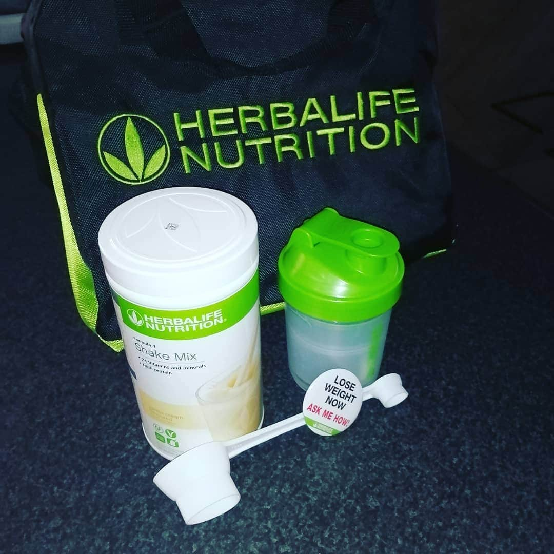 ナタリー・マルティネスさんのインスタグラム写真 - (ナタリー・マルティネスInstagram)「As i officially begin my Herbalife journey」5月21日 1時57分 - munkie_x