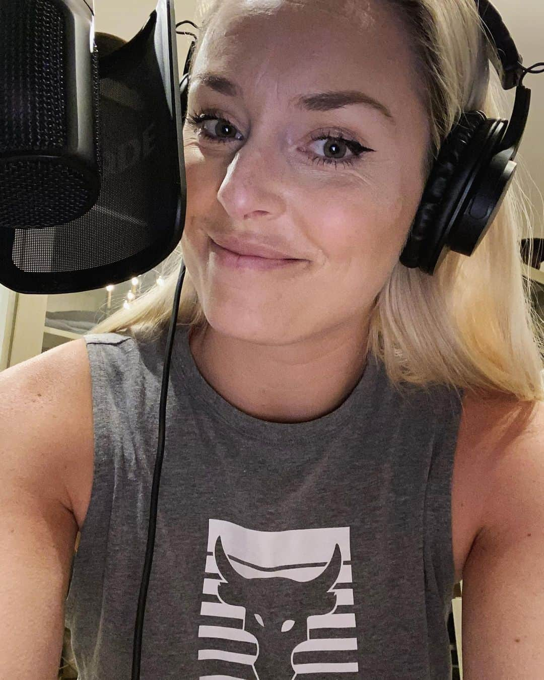 リンゼイ・ボンさんのインスタグラム写真 - (リンゼイ・ボンInstagram)「Who needs an office when you have a closet 😋 #workingfromhome」5月21日 2時22分 - lindseyvonn