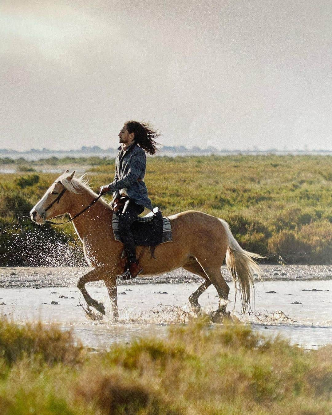 ウィリー・カルティエさんのインスタグラム写真 - (ウィリー・カルティエInstagram)「~ on the road sur mon cheval d’or ~」5月21日 2時25分 - willycartier