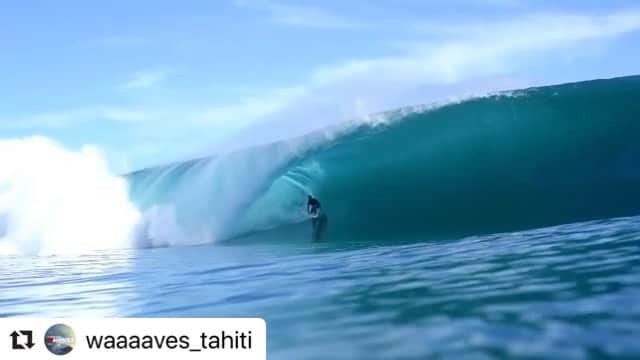 のインスタグラム：「One wave from the last swell ! Let’s focus on many more 📸 @manea.f  @waaaaves_tahiti」