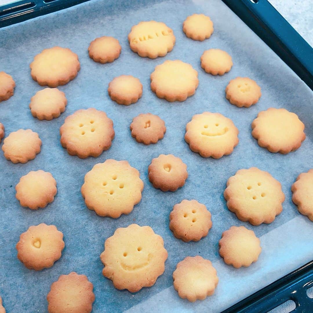 山口実香のインスタグラム：「何年ぶり？ってぐらいに#クッキー 作ってみたよ😀お菓子作りは苦手やけど、久しぶりにやってみると楽しいね💗#おうち時間」