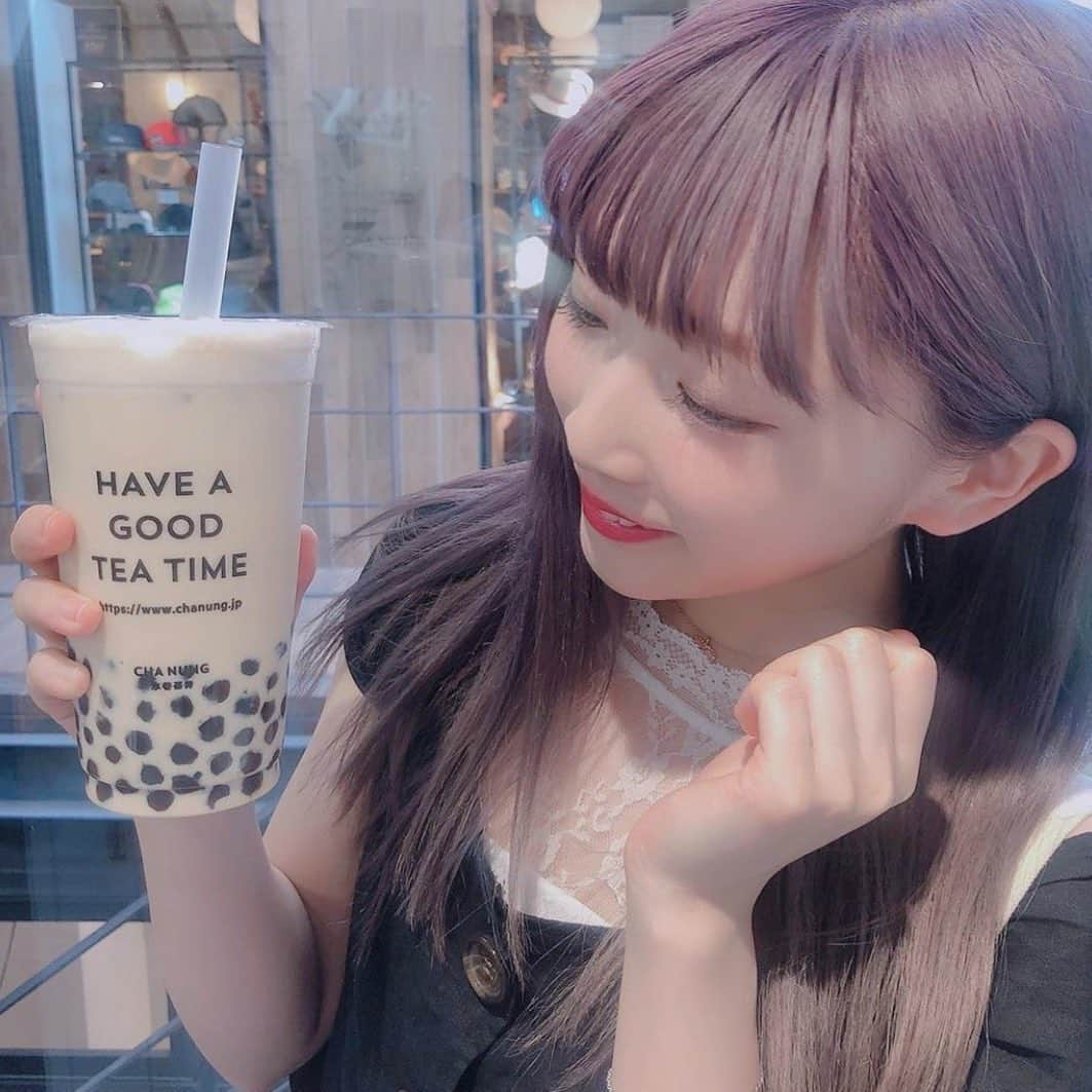 平野友里（ゆり丸）さんのインスタグラム写真 - (平野友里（ゆり丸）Instagram)「🥤 なんか久しぶりにタピオカ 飲みたくなってきた😮💗たぴっ ・ ・ ・  最近あんまりタピオカ飲まなくなったくない？😮 てかこの頃の髪色きれいだなあ💜✨ ・ ・ ・ ・  #タピオカ #タピオカミルクティー  #タピオカ好き #タピオカグラム #タピオカのある生活 #カフェ巡り #カフェスタグラム #カフェ活 #インスタ映え #フォトジェニック #ゆり丸 #いいね #いいね歓迎 #いいね返し」5月21日 12時30分 - yurimaruchan___