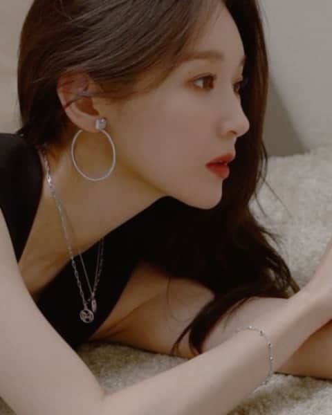 カン・ミンギョン のインスタグラム：「@1stlookofficial + @metrocity.korea Editor Lee Yeon Woo Photographer Park Hyun Goo Stylist Kim Ye Jin Hair Su Ann Makeup Oh Ji Hyun Set Kim Kyung Min」