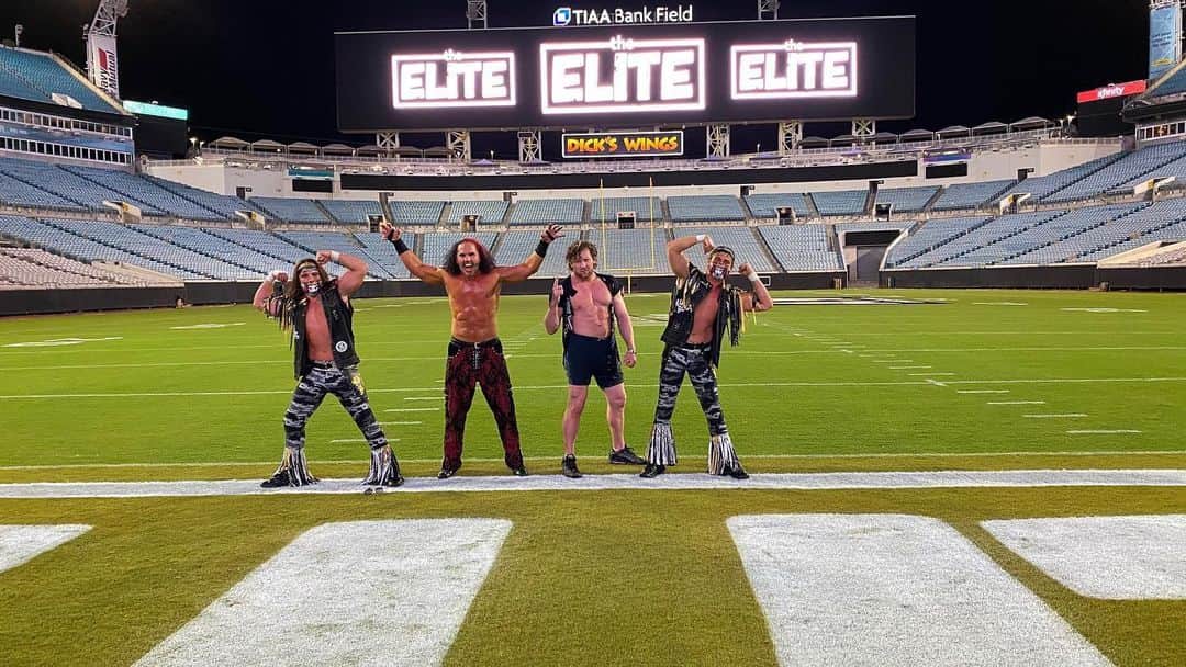 ニック・ジャクソンのインスタグラム：「The boys are back in town.」