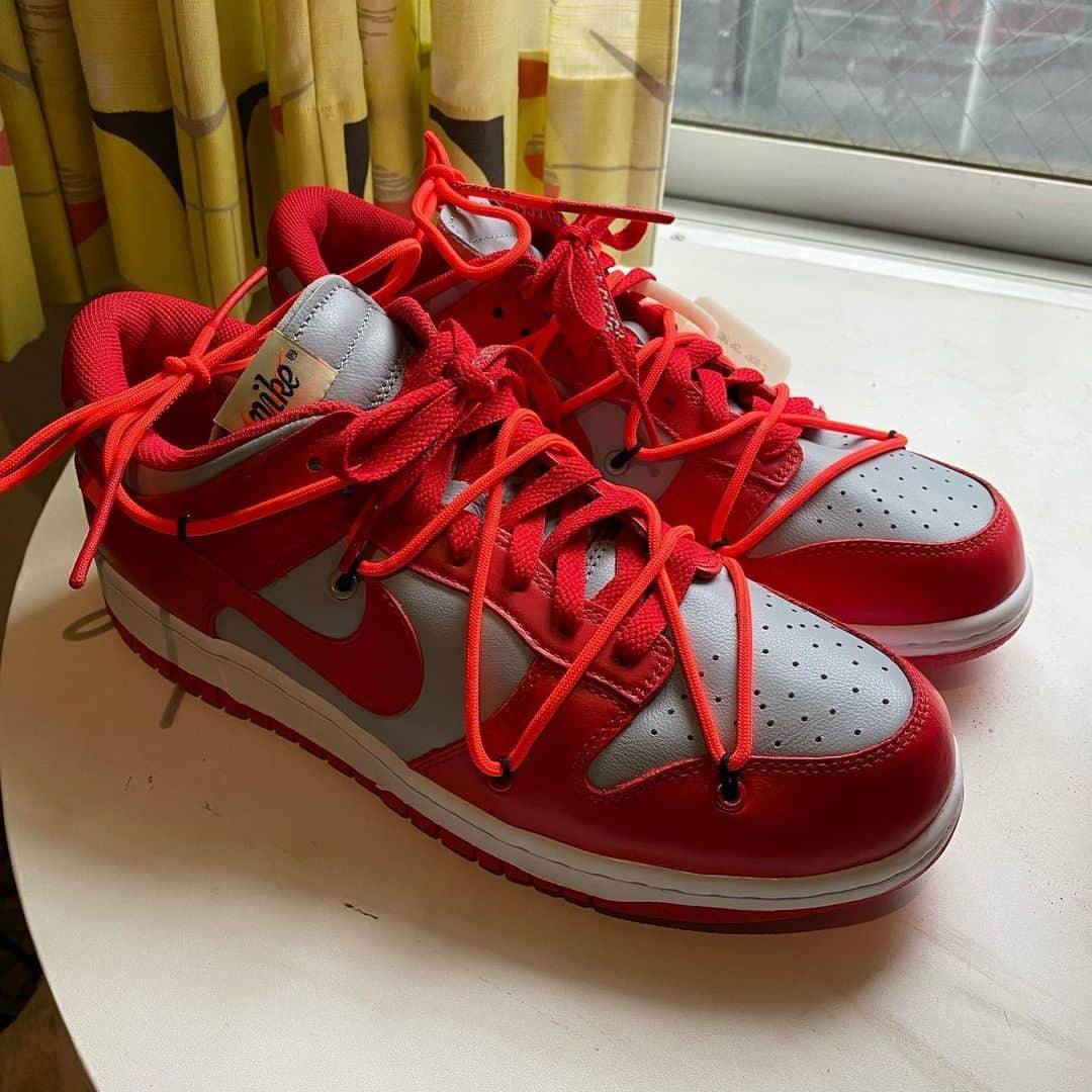 宮川大輔さんのインスタグラム写真 - (宮川大輔Instagram)「#スニーカー #OFF-WHITE × NIKE DUNK LOW UNIVERSITY RED / UNIVERSITY RED-WOLF GREY #これも好きー。」5月21日 13時32分 - miyagawadai