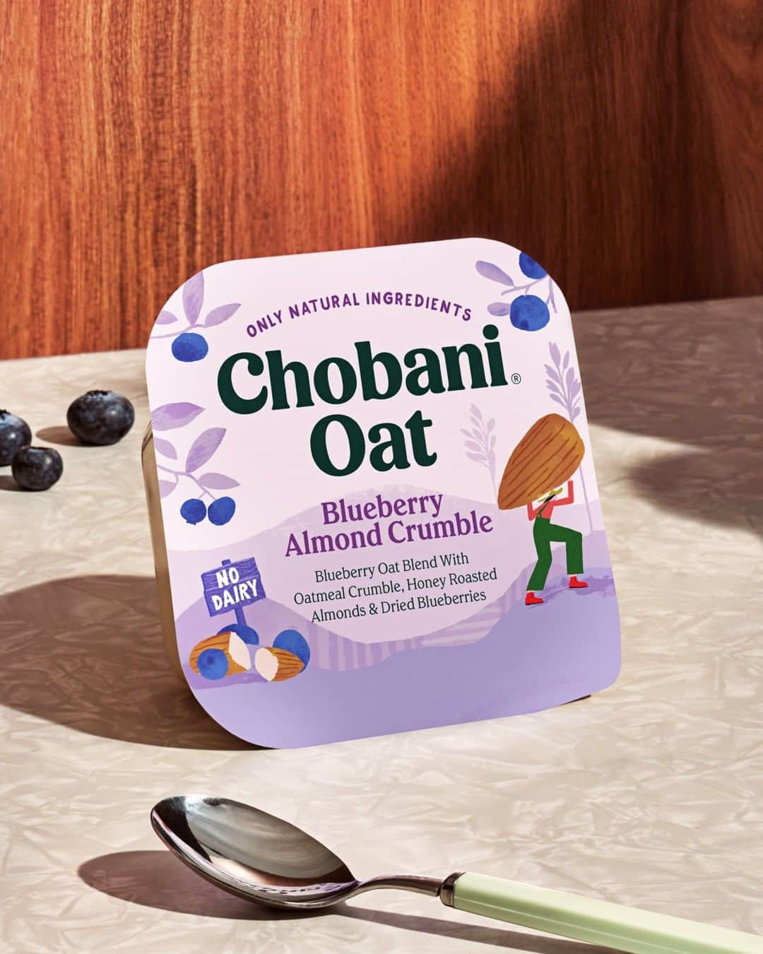 Chobaniのインスタグラム：「A crumbly, crunchy, berry good snack. Made with the goodness of oats. Tag someone who's oat-ally obsessed.」