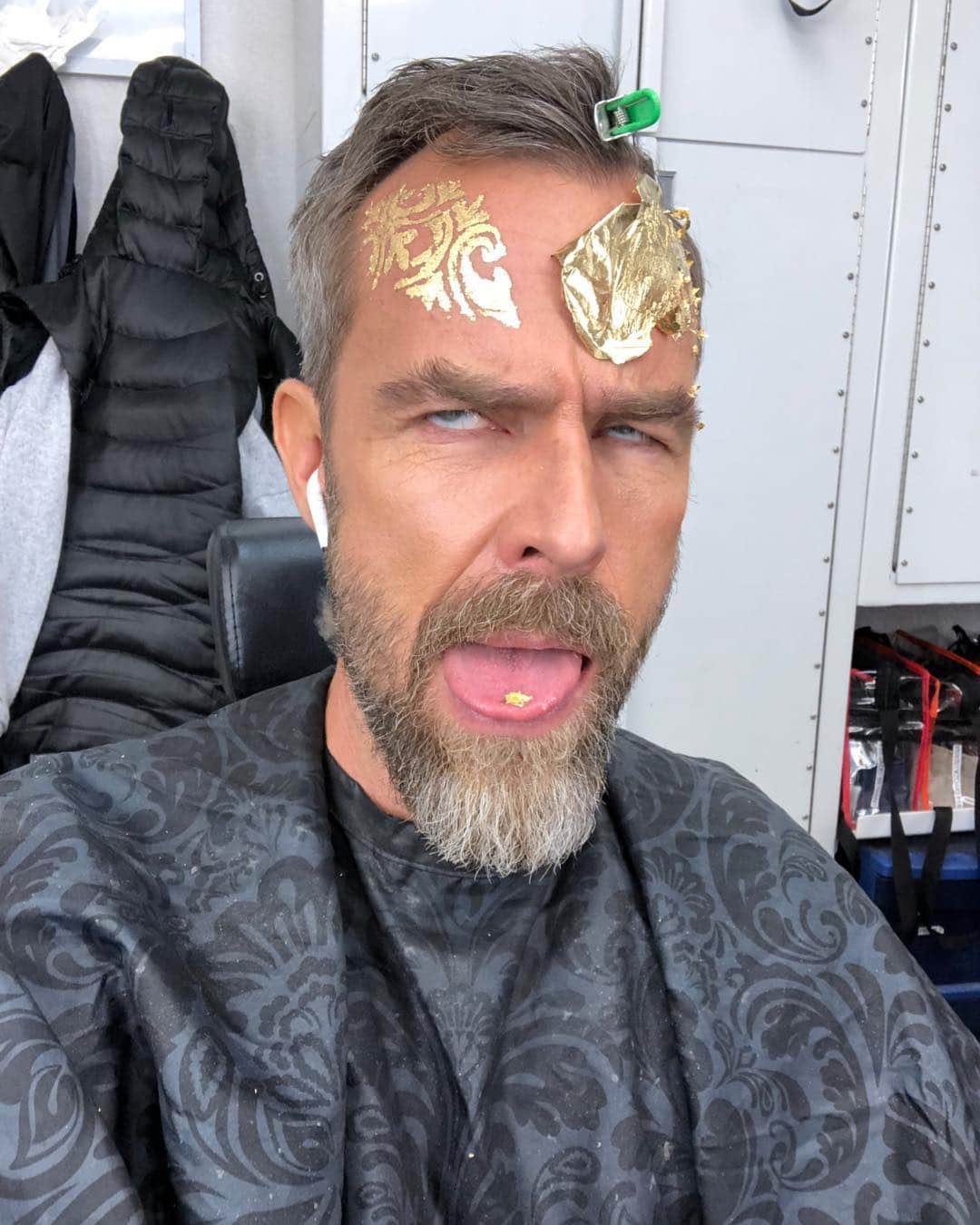JR・ボーンのインスタグラム：「Getting ready for tonight!  #the100  #season7 #finalseason」
