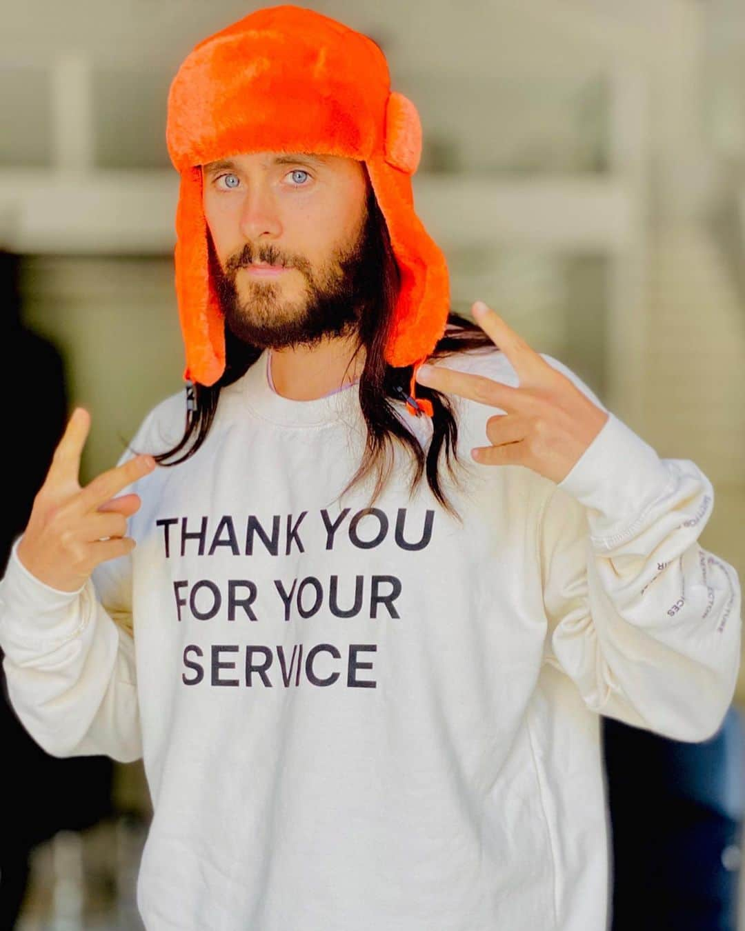 ジャレッド・レトさんのインスタグラム写真 - (ジャレッド・レトInstagram)「THANK YOU to all the frontline and essential workers risking their safety for ours 🙏🏼 100% of the profits for our new sweatshirt & tee will be donated to the Frontline Responders Fund #linkinbio @flexport」5月21日 6時34分 - jaredleto