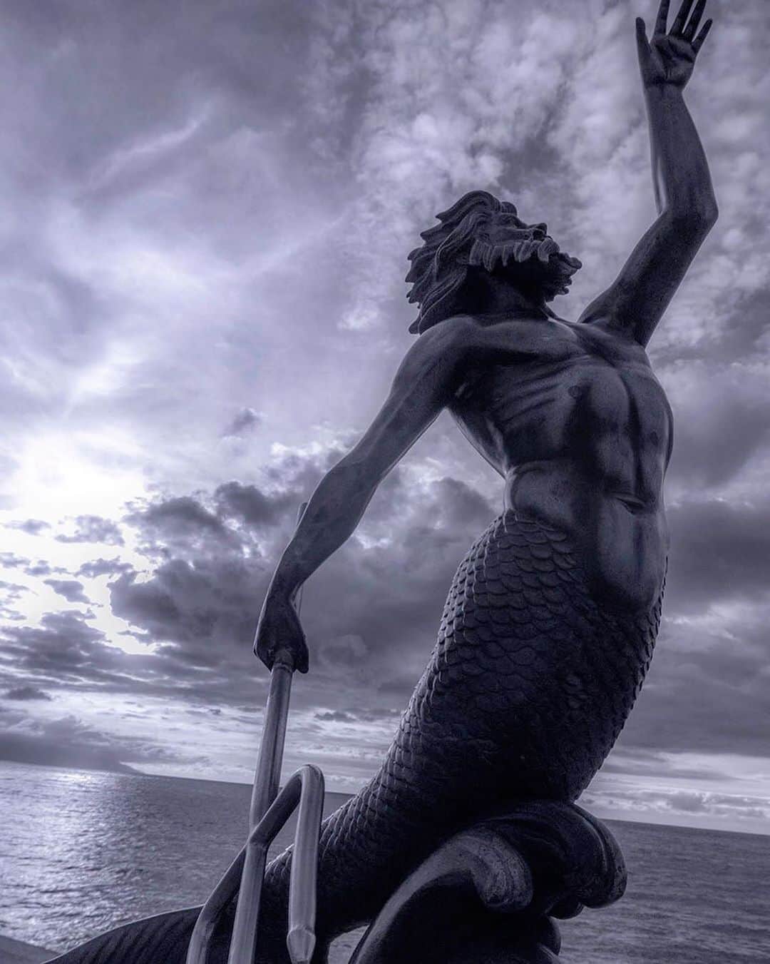 Ricoh Imagingのインスタグラム：「Posted @withregram • @kerrickjames5 Poseidon sculpture on the Malecon, Puerto Vallarta, Mexico. Shot with Pentax K-01 and 15mm Limited lens. #puertovallarta #ricohusa #ricohimaging #pentaxiansunite」