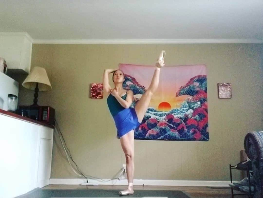 Lily Saito (齊藤莉理)のインスタグラム：「Super super super excited for the next few Emergence pieces to come out. Feeling immense amounts of gratitude  and so excited for you all to see the creativity @nashvilleballet consists of! 😍🙏 #DanceFromHome #NBStrong」