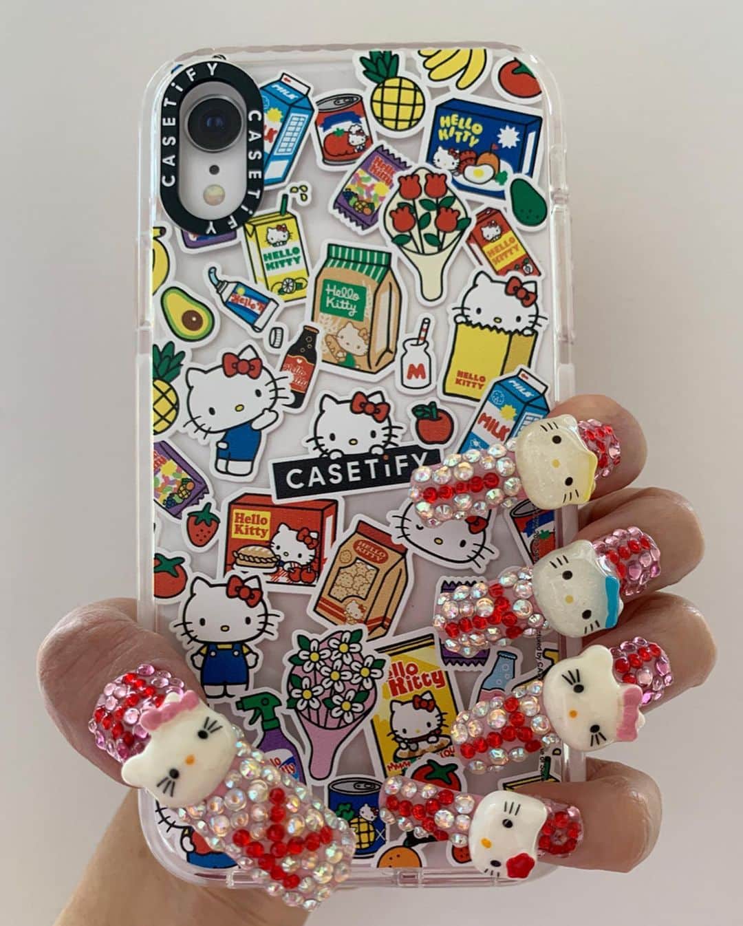 Mei Kawajiriさんのインスタグラム写真 - (Mei KawajiriInstagram)「Hello kitty Bling Bling Nails x Hello Kitty iphone case by @casetify @sanrio 💕🌸💕 sounds on 🔈Its honesty too cute 💯💕💋 #nailsbymei #casetify #japanese #hellokitty #ハローキティー」5月21日 7時00分 - nailsbymei
