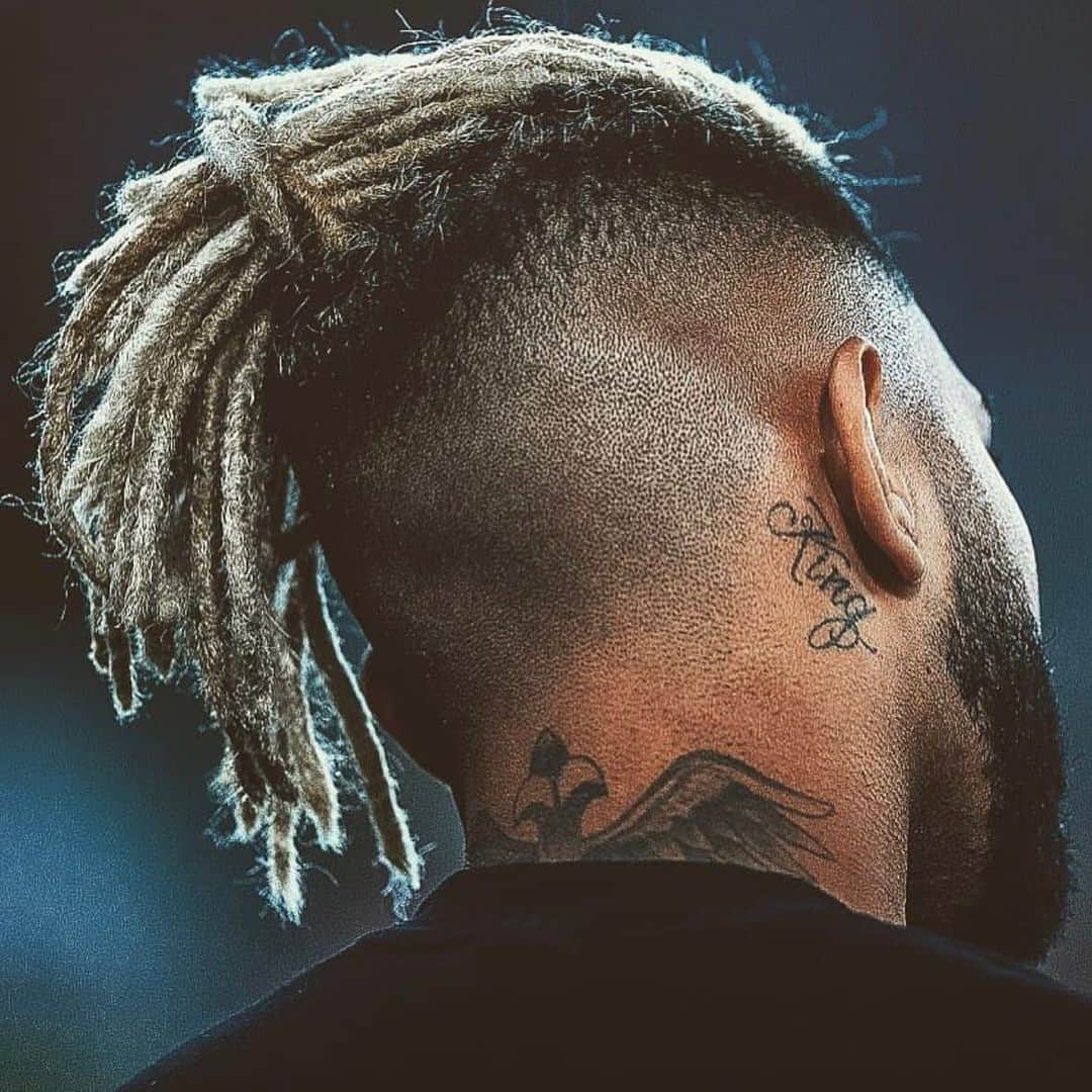 ガブリエウ・バルボーザ・アウメイダのインスタグラム：「.. “Mas chamei o Baroni pra colar comigo Pra gente pensar em uns dread da hora Com a cabeça feita eu me sinto bem melhor..” 🎶」