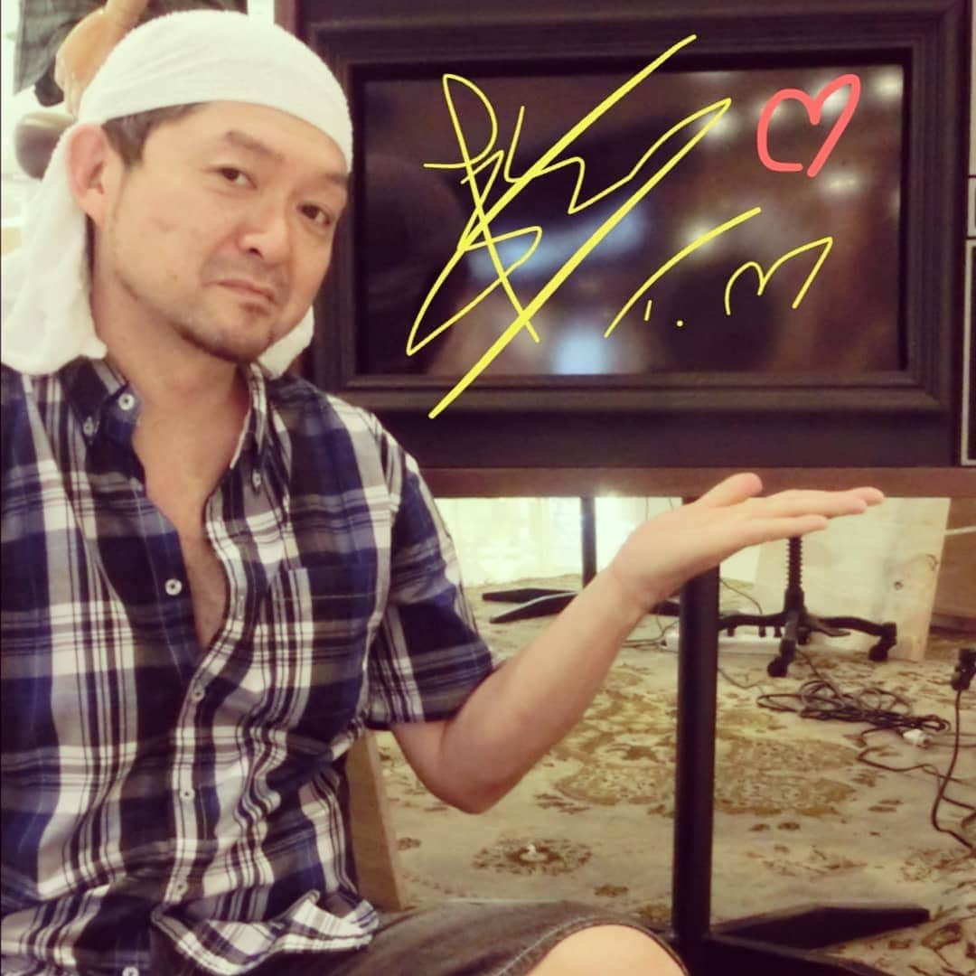 松本隆博のインスタグラム：「。 さ今日も…あとひと息！！ もう少し！もぅ一歩…うー とエネルギー貯めながら、 部屋籠もりして過ごします。 、、ジョギングはします 🏃(^ ^)」