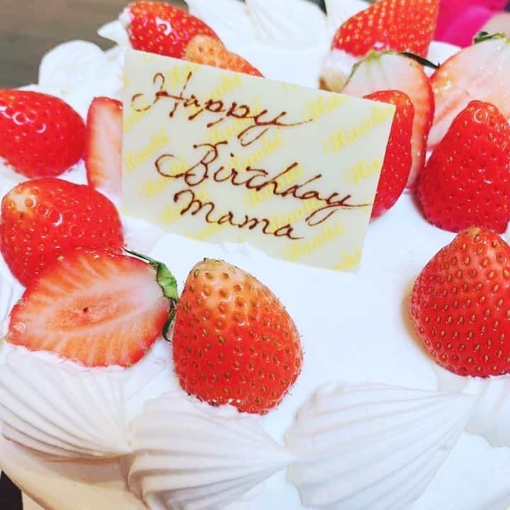 高村凛のインスタグラム：「今週は私の誕生日weekでした💕  皆さん誕生日のお祝いメッセージありがとう❣️ これからも邁進していきますのでよろしくお願いします❣️ Thank u for manymany happy birthday messeage from my friends and funs❗️ I hope meet soon when getting better around world💕💕💕 #誕生日ケーキ　は#patisserienaoki にしたよ💕  #happybirthday #mybirthday #happy」