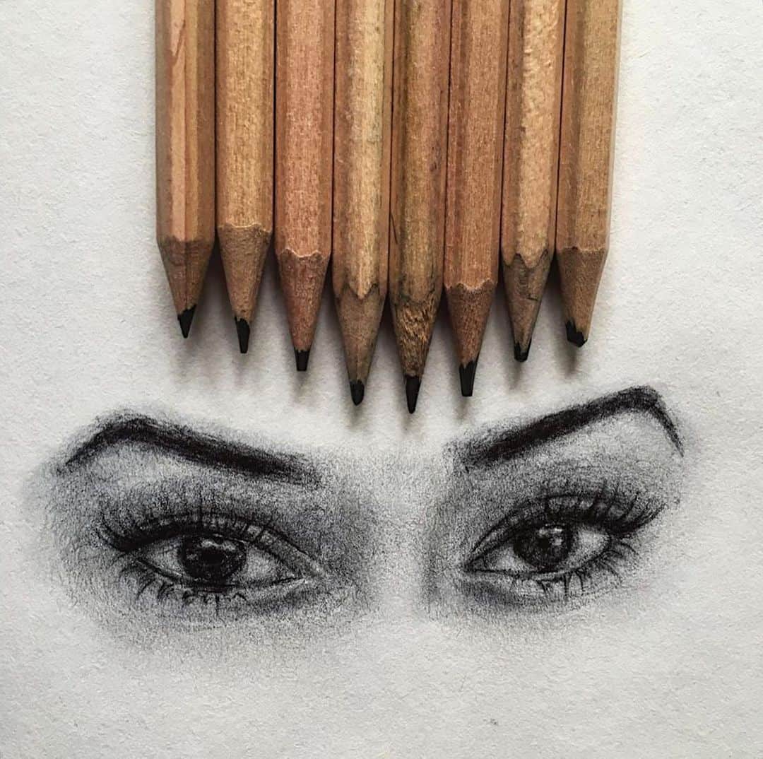 リザ・コッシーのインスタグラム：「thanks for not drawing me cockeyed, @reichen_art. this is a look, i see you girl. keep creating y'all! i like what i see 👀」