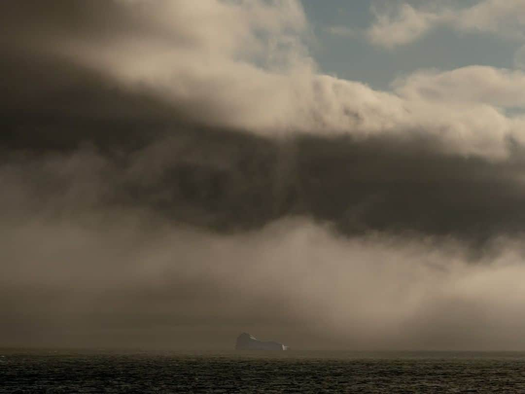 ナショナルジオグラフィックさんのインスタグラム写真 - (ナショナルジオグラフィックInstagram)「Photo by Michaela Skovranova @mishkusk | An iceberg shrouded in Antarctic mist. One of the most enchanting things about Antarctica is the ever-changing weather—moment to moment it reveals itself in a different light, in a different mood, and provides us with endless beauty and wonder. #Antarctica #nature #ocean #landscape #naturelovestories」5月21日 9時31分 - natgeo