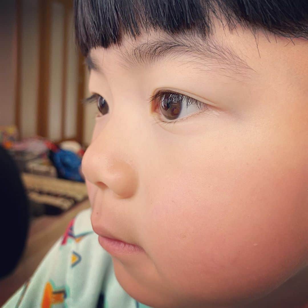 太陽チャンネルのインスタグラム：「寝起きのぷくぷくちゃん♡ まつげなが🤢」