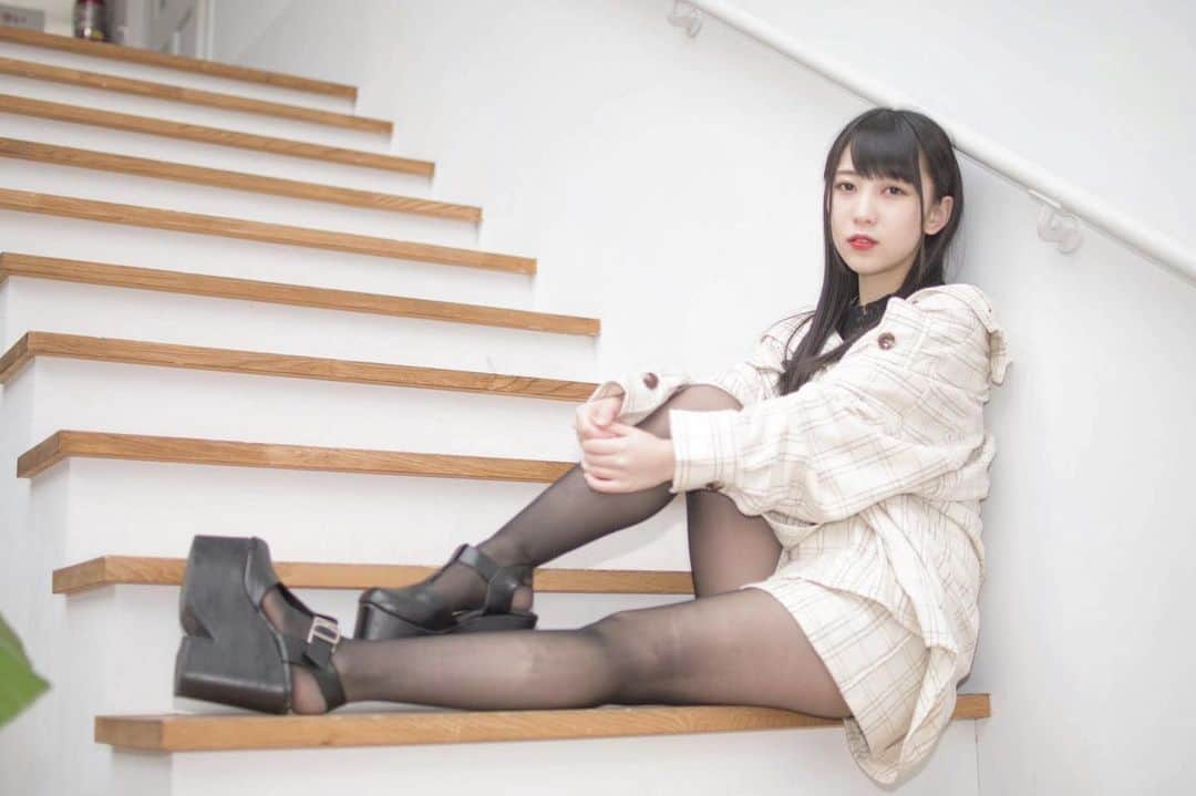 髙木由莉愛のインスタグラム：「♡ 何デニールがすき？ （151cmなので激しい厚底なのは気にしないで…） #アイドル #japanarizm  #ストッキング #コスプレ #japan #idol #太もも #Heather #セットアップ」