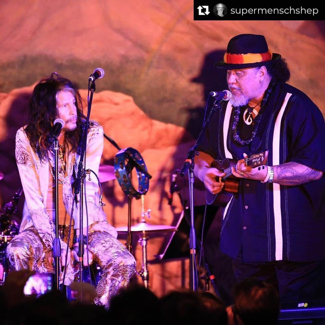 スティーヴン・タイラーのインスタグラム：「#REPOST @supermenschshep • The world was a happier place because of willie K…i know i was…. when i heard him sing and play i always felt i was in the presence of a holy vessel…the music came thru him from a higher place…a place i hope he is resting comfortably in with a big smile on his face…i will miss that smile …but then i can play willie music and remember the miracle he is and was…and bring a big smile to my face….thank you willie k for letting so many of us share your gifts…thank you for the miracle you are…i cant tell if the tears pouring down my cheeks now are happy for you or sad from me…mahalo my brother from another mother.」