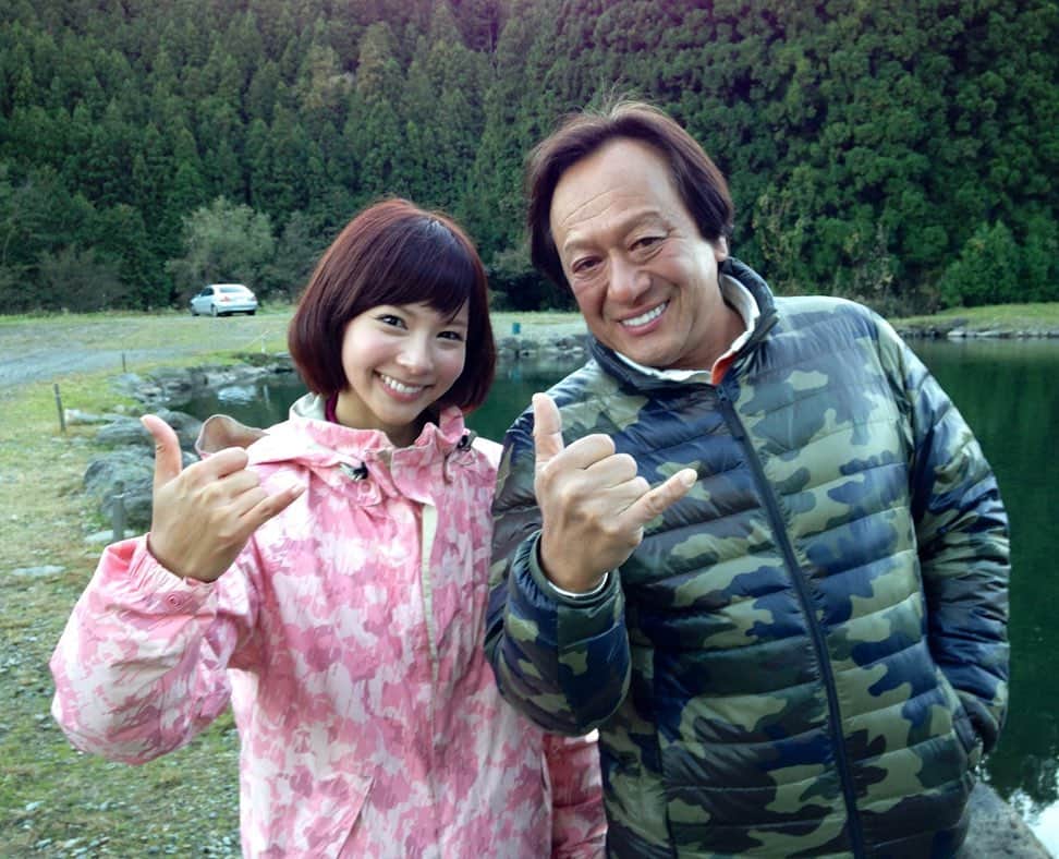 阪本智子さんのインスタグラム写真 - (阪本智子Instagram)「‪🎣‬♡ PCを整理してたら懐かしすぎる写真を発見😂 #過去pic #2013 ・ 7年前‼️25歳‼️ 私の人生初の#ニジマス 🐟 ・ この日は師匠がメインの撮影で、 私はどうせ釣れないだろうとカメラマンさんもついていなかったんですが😂 まさかのニジマスGETでカメラマンさんが焦って走ってきて写真を撮ってくれました📸♡笑 初めから釣り運あるタイプだったな😆🎣 ＊ #fishing #troutfishing #trout #rainbowtrout #lurefishing #fishinggirl #釣り #トラウト #釣り女子 #阪本智子 #ボブ」5月21日 10時31分 - tomoko_sakamoto423