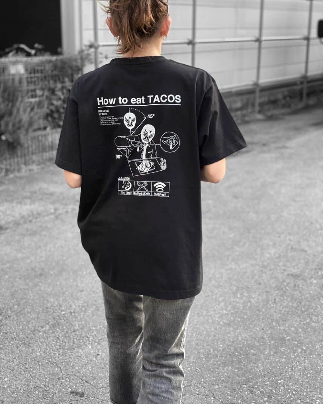 近藤沙良さんのインスタグラム写真 - (近藤沙良Instagram)「. . @tacos_del_infinito のtacos TEE🌮 BLACK-WHITE size：L . ここのtacosめっちゃ美味しいよ〜！で！ apparelもあるから今年の夏に向けて購入〜 可愛いTシャツ集めたい✌🏿 . #tacos🌮 #teeshirt #tシャツデザイン」5月21日 10時41分 - saaara57