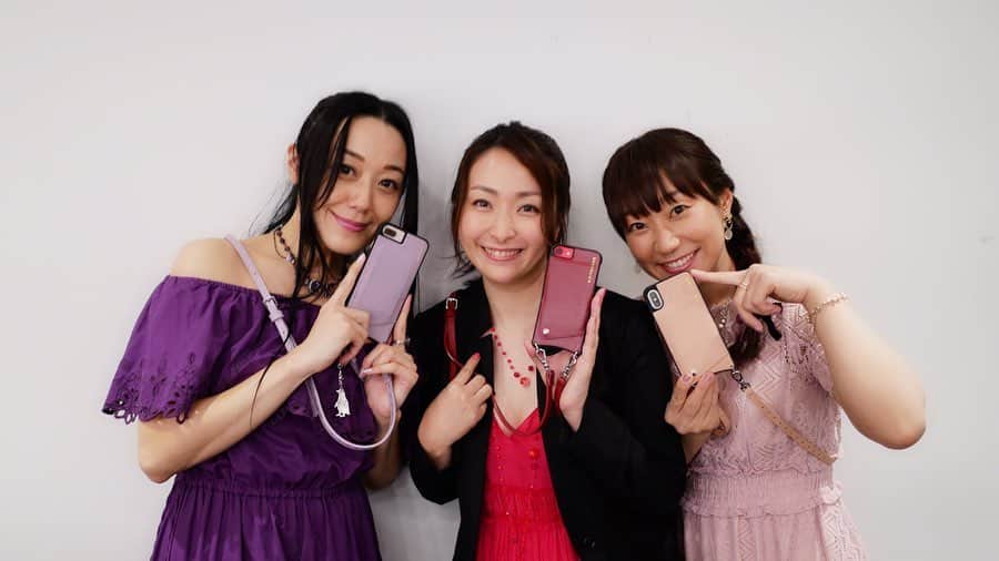 浅川悠さんのインスタグラム写真 - (浅川悠Instagram)「. Check the previous post for more photos👏  Just wanted to show off our matching phone cases.  Why Saber(Ayako Kawasumi) isn’t here is we asked her to take our picture cuz she didn’t have hers at this time(Now she has it)😂 A lady in a pink dress is Sakura (Noriko Shitaya) of course🌸💖 ⠀  #bandolier  #bandolierstyle  #bandolierstylejp  #バンドリヤー  @bandolierstyle  #fatestaynight  #voiceactor #声優  #emiyasanchinokyounogohan  #衛宮さんちの今日のごはん #tbt」5月21日 10時54分 - yuu_asakawa_insta