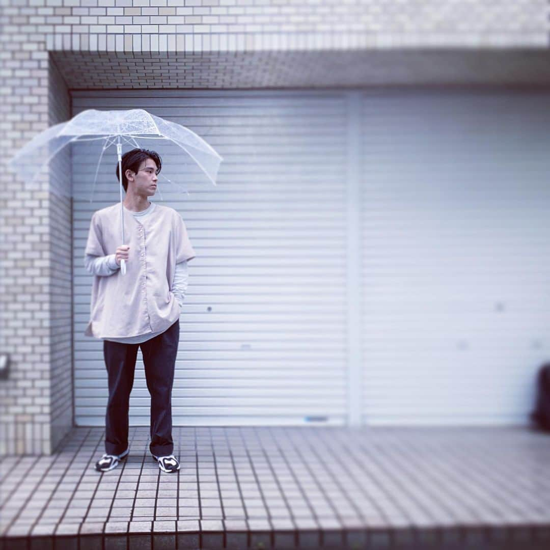 永尾麟ノ介さんのインスタグラム写真 - (永尾麟ノ介Instagram)「. 雨、だよね。 . 最近急に寒くない？ 永尾はそう思うよ。 . だからみんな体調崩さないように気をつけてほしいなと思うわけですよ。 . 永尾は寝る時は素直にふわふわさん毛布を出して寝てるここ数日です。 . ふわふわさん、いい仕事するんだわ ふわふわさん of the Year ですわ . #ふわふわさん #アクロバット #トリッキング #タンブリング #ダンス #ブレイクダンス #tricking #parkour #tumbling #dance #breakdance #ninja #俳優 #actor」5月21日 11時13分 - rinnosuke_nagao