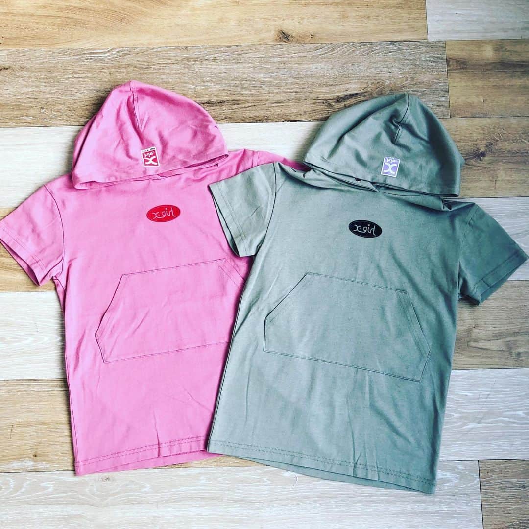 X-girl Stages Officialさんのインスタグラム写真 - (X-girl Stages OfficialInstagram)「.﻿ Ｘ-girl Stages / XLARGE KIDS﻿﻿ recommend item﻿﻿ "快適おうち時間"﻿﻿ ﻿﻿ 【Xgirlstages】から﻿ おうちで快適に過ごせるアイテムのご紹介です。﻿ ﻿﻿ こちらの商品は、接触冷感・吸水速乾機能を施しているので、これから迎える梅雨、夏の季節を快適に過ごせるアイテムです☔️☀️🍉🏖﻿ ﻿﻿ ﻿ ■フーディーワンピース﻿ フロントにはシリコンLOGOプリント﻿ カラー:ピンク﻿、ベージュ、ブルー﻿ サイズ:80〜140﻿﻿ ﻿﻿ ﻿■フーディトップス﻿ カラー:ベージュ、ピンク、ブラック﻿ サイズ:80〜140﻿ ﻿ Ｘ-girl Stages / XLARGE KIDS﻿ショップ/﻿ ナルミヤオンラインで﻿発売中‼︎﻿﻿ ﻿ 📱🖥ナルミヤ オンラインをCheck‼﻿﻿ インスタ投稿画面の「ショッピングバッグ」の﻿ アイコンをクリックするとオンラインで﻿ お買い物が楽しめます。﻿﻿ ﻿﻿ 📺igtv放映中‼️﻿﻿ デザイナーによる﻿﻿ オススメアイテムをご紹介。﻿﻿ ﻿ ★★★★★★★★ ★★﻿﻿ ﻿﻿ @narumiyaonline_official﻿﻿﻿﻿﻿ #おうちでコーディネートレッスン﻿﻿ #おうち時間﻿﻿ #接触冷感#吸水速乾#tシャツコーデ﻿﻿ #くすみカラー﻿﻿ #xgirlstages#xlargekids #xgs #xlk #xgirl #xlarge  #エックスガールステージス﻿﻿#エックスガール#えっくすがーる#エクストララージキッズ﻿﻿﻿﻿#ナルミヤオンライン﻿﻿ #summercollection #夏コレクション﻿ #夏物 #新作 #キッズコーデ ﻿#女の子のママ #男の子ママ#女の子ママとつながりたい #男の子ママと繋がりたい#女の子 #男の子#ママ﻿ ﻿ ﻿ ﻿」5月21日 11時14分 - xgirlstages