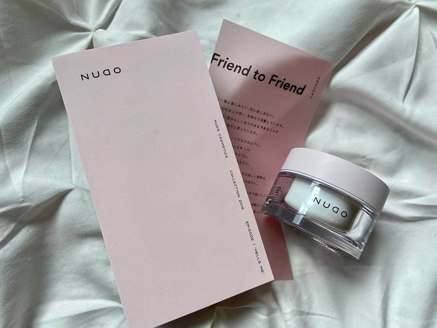 岩本憧子のインスタグラム：「. NUDOの保湿クリーム、良い匂いで好き🥰 . するーと伸びて使いやすいです💓 . お家時間の癒し✨ . #nudo_cosmetics #nudo_magazine #sponsored #follop @follop.jp」