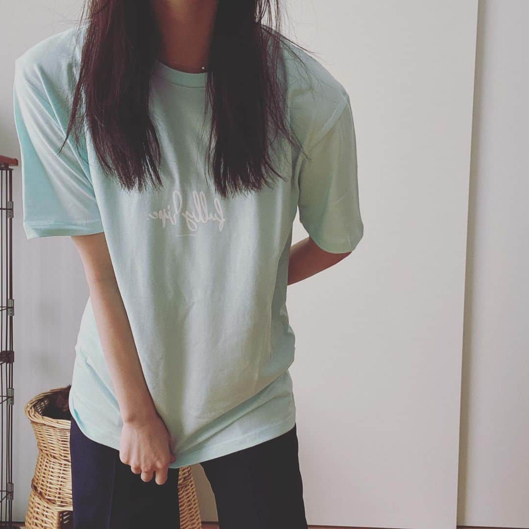 松井玲奈さんのインスタグラム写真 - (松井玲奈Instagram)「ファンクラブ限定Tシャツ ライトブルーはこんな感じ。 推しの推しの色を着ようぜってコンセプトのこの色です。 可愛い🥺 5/28(木)23:59までファンクラブのサイトで購入できます。」5月21日 11時33分 - renamatui27