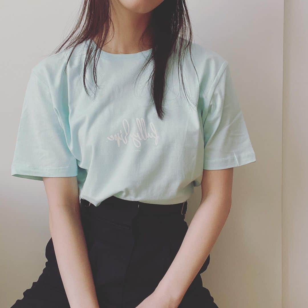 松井玲奈さんのインスタグラム写真 - (松井玲奈Instagram)「ファンクラブ限定Tシャツ ライトブルーはこんな感じ。 推しの推しの色を着ようぜってコンセプトのこの色です。 可愛い🥺 5/28(木)23:59までファンクラブのサイトで購入できます。」5月21日 11時33分 - renamatui27