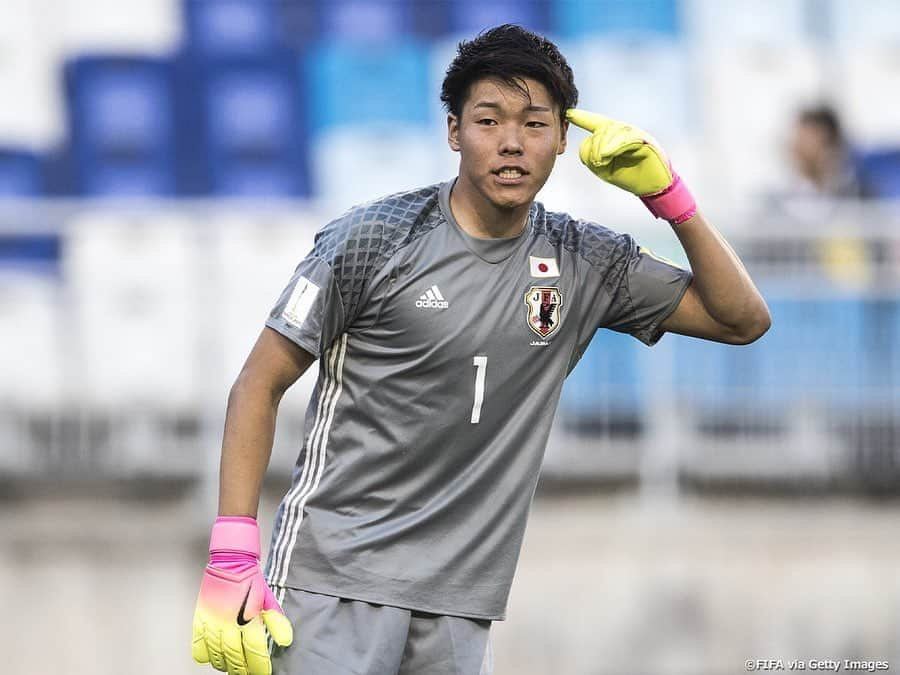 日本サッカー協会さんのインスタグラム写真 - (日本サッカー協会Instagram)「【#OnThisDay】2017.5.21🔙 ・ FIFA U-20ワールドカップ韓国2017 南アフリカ 1-2 #U20日本代表 📍Suwon World Cup Stadium ・ 大会初戦。南アフリカに先制されるも、48分 #小川航基 選手のゴールで同点に。72分には #久保建英 選手のパスを #堂安律 選手がゴール。白星スタートとなった。 ・ GK  #小島亨介 DF #舩木翔 #中山雄太 #冨安健洋 #初瀬亮 #板倉滉 ⇒90+2' #原輝綺 MF #三好康児 ⇒59' #久保建英 #坂井大将  #堂安律 FW #小川航基 #岩崎悠人 ⇒68' #遠藤渓太 ・ 監督 #内山篤 ・ #jfa #daihyo」5月21日 11時57分 - japanfootballassociation