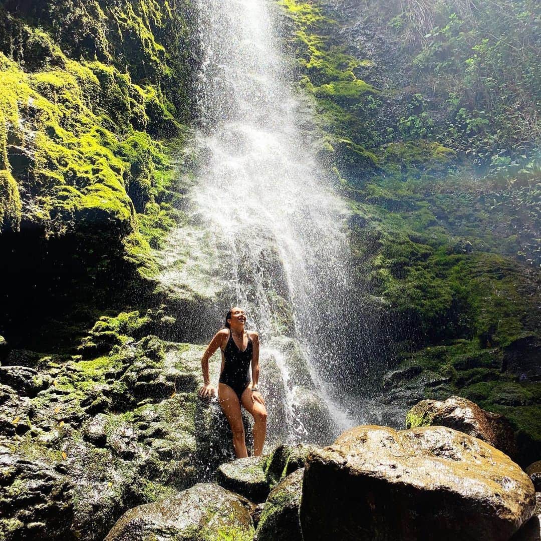 アリッサ ウーテンのインスタグラム：「Literally my #1 place I like to be 💦 How’s that lens flare though 🌈 I always feel so peaceful, calm, and most of all happy when I am here ❤️」