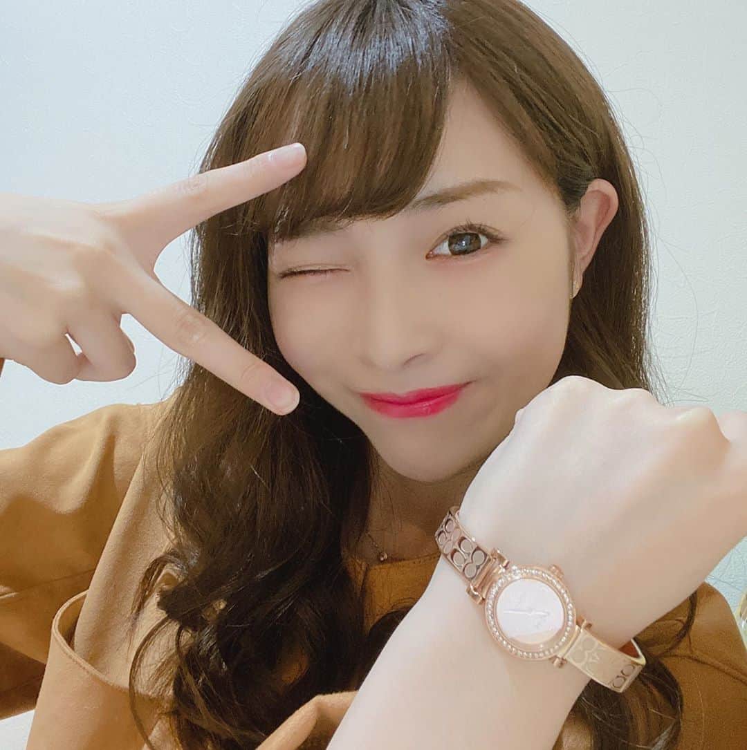 のインスタグラム：「妹からもらったよ🎁❤ 。 #金ピカ#時計#誕生日プレゼント#birthday#present」