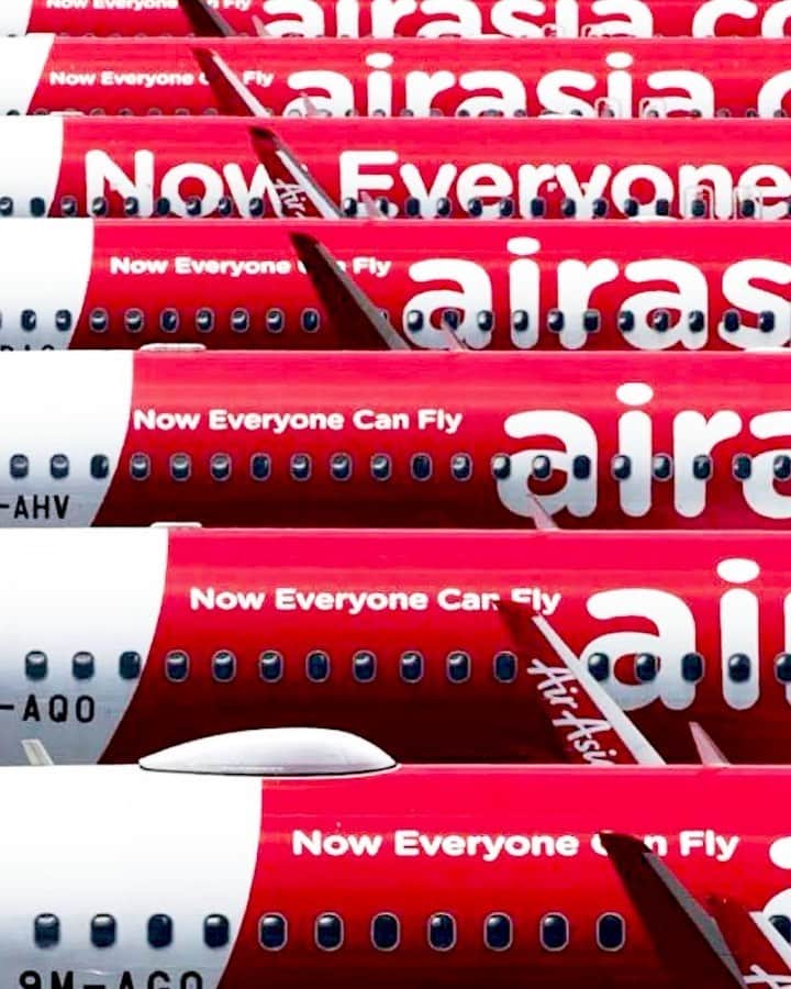 エアアジアのインスタグラム：「Over 23,000 Allstars from over 50 countries. With diverse backgrounds, we are all one. We are eagerly waiting to take to the skies with you once again, as we are truly #InThisTogether.  In line with the @unitednations commemorating this date as World Day for Cultural Diversity for Dialogue and Development, we are acknowledging our Allstars that albeit with different cultural differences, we are working ever so closely. All to have the best flying experience once again!  #AirAsiaEducates #FlyWithWorldChampion __________ Cover photo by @mrasfan」
