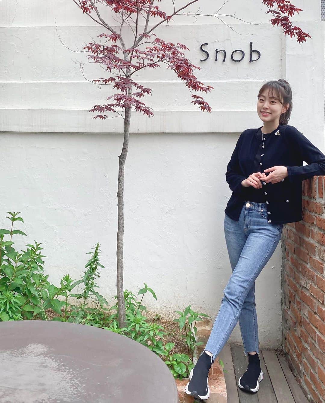 郭珉整のインスタグラム：「. 요즘 하루에 열정,행복,노력,성취감, 체력적 한계,영양제,홍삼 다 들어있다 🥰 . #힘내자 #진짜알차게  #하루가50시간」