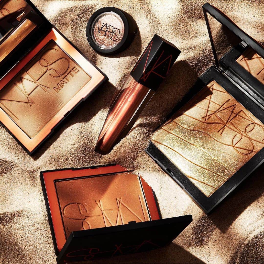 NARSさんのインスタグラム写真 - (NARSInstagram)「Sink in sunkissed shades and shimmering textures with the new NARS Bronzing Collection. Available now @cultbeauty. #BronzeOn」5月21日 21時54分 - narsissist