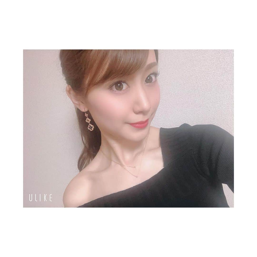 愛聖りさのインスタグラム：「. みきちゃん手作りのピアス💎 こんな可愛いものを作れるなんて すごいなぁ( ´ ▽ ` )👏✨ . minneでmikichumで検索してみて🔍 . #勝手に宣伝  #ハンドメイドアクセサリー  #샐카 #selfie #instastyle」
