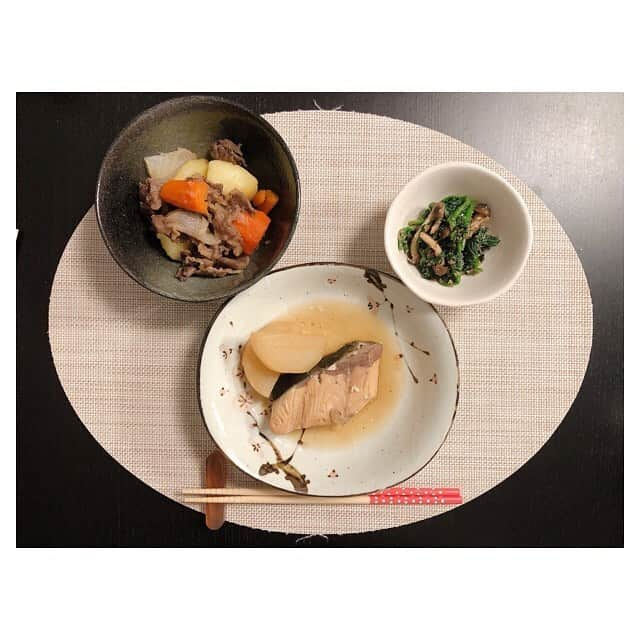 早乙女わかばさんのインスタグラム写真 - (早乙女わかばInstagram)「.﻿ 再び〝わかば飯〟﻿ ﻿ 1ヶ月以上の積み重ねのお陰で野菜も手際良く切れるようになり、レシピ通りではなく、なんとなーく自分の好きな味に出来るようになってきました👩🏻‍🍳﻿ ﻿ 献立を考える時にはこの本達に助けられてます💕﻿ あとは料理アプリも😉﻿ ﻿ 継続は力なりって本当ですね。﻿ わかばマークももう卒業できるかな🔰﻿ ﻿ 「努力も才能のうち」﻿ この言葉を信じて生きてきました😌﻿ ブログに気持ちを綴ってみましたので、良ければ覗いてください🍀﻿ ﻿ #わかば飯﻿ #継続は力なり﻿ #わかばマーク🔰﻿ #卒業かな？」5月21日 22時13分 - s_wakaba.94