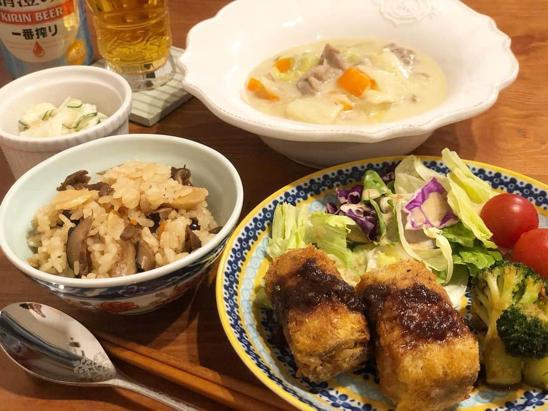 神咲詩織さんのインスタグラム写真 - (神咲詩織Instagram)「・ ・本日の晩ご飯🍽✨ ・ ・白菜と豚こまのクリーム煮 ・明太なめたけの大根サラダ ・自家製ローストビーフの巻き卵コロッケ ・withレタス、トマト ・ブロッコリーのガーリックバターソテー ・キノコと根菜の玄米炊き込みご飯 ・ ・ ・白菜のクリーム煮大好き🕺 ・コロッケはのこりの自家製ローストビーフでポテト卵サラダを巻いて少しのオリーブオイルで揚げ焼きに🕺✨ ・ ・ #居酒屋こあら」5月21日 22時22分 - nexter_nippon