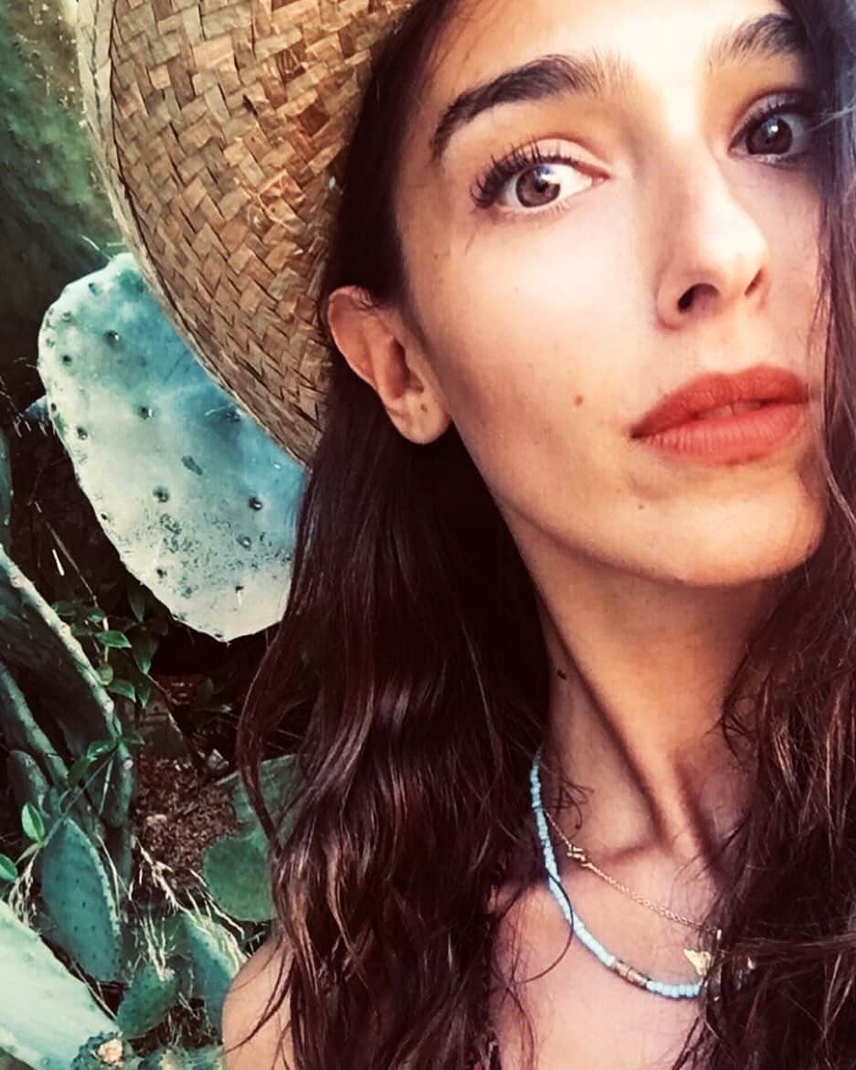Stella Egittoのインスタグラム：「Offresi giardiniera specializzata in piante grasse,no perditempo contattare ore pasti. . . . . . #diariodibordo #esorcizzailconcetto #mysweetsemiquarantine」