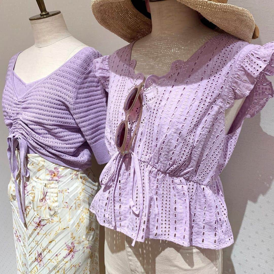 デイシーさんのインスタグラム写真 - (デイシーInstagram)「・ DEICY Osaka limited color🍇💜﻿ ﻿ 明日5/22(金)より﻿ 大阪店限定カラーの﻿ ニット&ブラウスが発売いたします♬﻿ ﻿ DEICYらしいフェミニンな﻿ ラベンダーカラーに染まったこちらの2型♡﻿ ﻿ ニットは少しレディな印象で。﻿ キャミソールとニットがセットになった、﻿ 着回し力も抜群の1枚！﻿ ﻿ ブラウスはシーズンムードが高まる﻿ 甘いコットンレースに、﻿ ラベンダーの大人っぽさをプラスして。﻿ ﻿ ﻿ お電話での代引き通販も可能です📞﻿ DEICY大阪店　06 6372 1325﻿ ﻿ -------------------------------------﻿ ﻿ ☑︎キャミセットアイレットプルオーバー﻿(左) 大阪店限定カラー　ラベンダー﻿ ¥15,000＋tax﻿ ﻿ ☑︎コットンレースフリルブラウス﻿(右) 大阪店限定カラー　ラベンダー﻿ ¥14,000＋tax﻿ ﻿ --------------------------------------﻿ ﻿ ﻿ ﻿ 【DEICY大阪店営業再開のお知らせ】﻿ DEICY大阪店では5月22日(金)より﻿ 営業時間を短縮し再開いたします。﻿ 営業時間は、当面の間下記の通りとなります。﻿ ﻿ 物販店：11:00〜19:00﻿ ﻿ ﻿ ■なお、お客様に安心して﻿ お買物をしていただけるよう、﻿ 新型コロナウィルス感染拡大防止策を﻿ 講じた上で営業いたします。﻿ ﻿ ご来店いただくお客様には﻿ ご不便をおかけすることもございますが、﻿ 何卒ご理解・ご協力を賜りますよう﻿ 心よりお願い申し上げます。﻿ ﻿ ﻿ ■また、延期しておりました﻿ Love me,love pinkフェアのノベルティ配布を﻿ 5月22日(金)よりスタートいたします。﻿ ﻿ ﻿ #deicy #mecouture #deicyosaka #fashion #coordinate #ootd #instafashion #instagood #summer #デイシー #ミークチュール #梅田エスト #梅田est #ファッション #コーデ #コーディネート #フレンチガーリー #春服コーデ #春服 #夏服 #夏服コーデ #ラベンダー #ラベンダーカラー #ブラウス #コットンレース #レースブラウス #サマーニット #限定カラー」5月21日 22時22分 - deicy_official