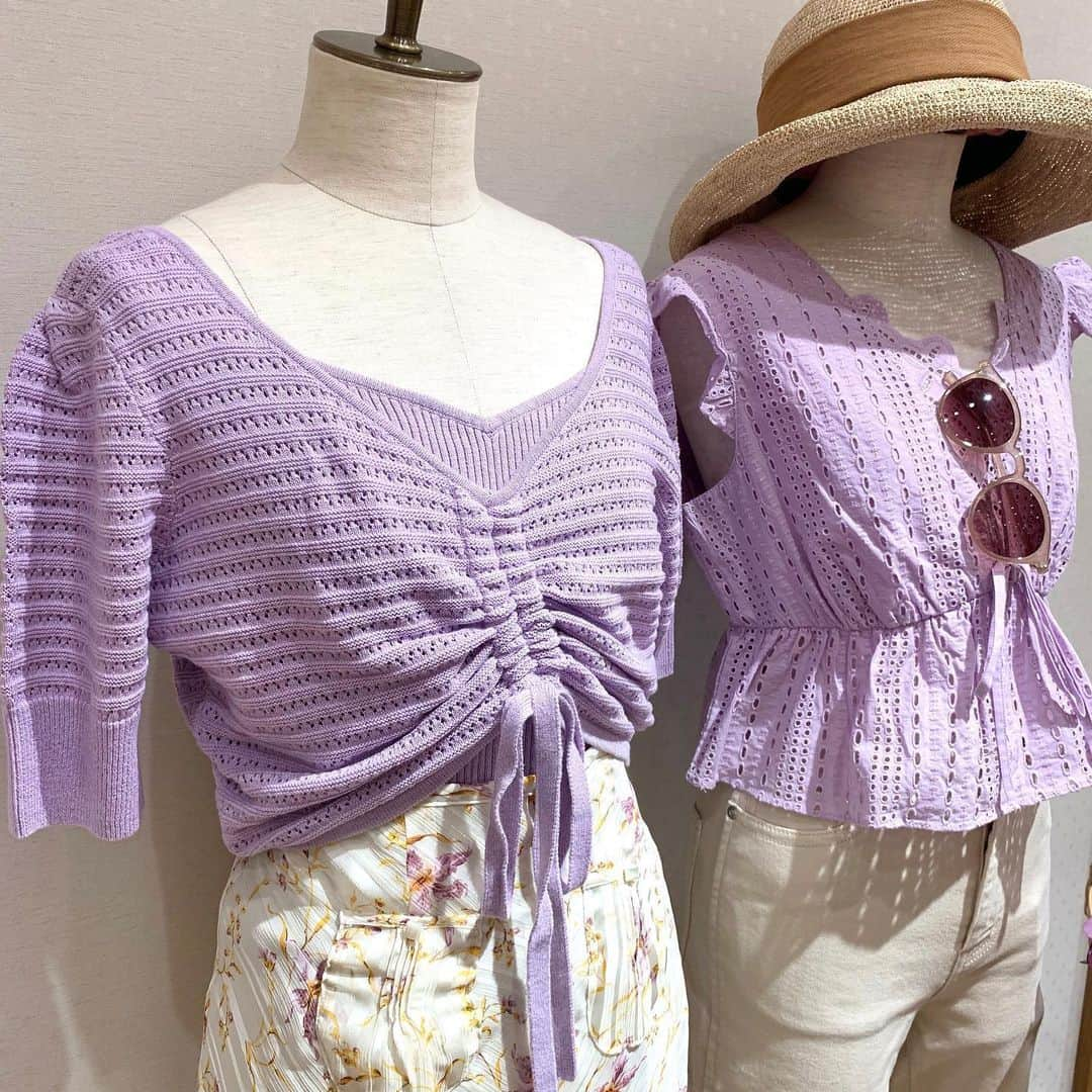 デイシーさんのインスタグラム写真 - (デイシーInstagram)「・ DEICY Osaka limited color🍇💜﻿ ﻿ 明日5/22(金)より﻿ 大阪店限定カラーの﻿ ニット&ブラウスが発売いたします♬﻿ ﻿ DEICYらしいフェミニンな﻿ ラベンダーカラーに染まったこちらの2型♡﻿ ﻿ ニットは少しレディな印象で。﻿ キャミソールとニットがセットになった、﻿ 着回し力も抜群の1枚！﻿ ﻿ ブラウスはシーズンムードが高まる﻿ 甘いコットンレースに、﻿ ラベンダーの大人っぽさをプラスして。﻿ ﻿ ﻿ お電話での代引き通販も可能です📞﻿ DEICY大阪店　06 6372 1325﻿ ﻿ -------------------------------------﻿ ﻿ ☑︎キャミセットアイレットプルオーバー﻿(左) 大阪店限定カラー　ラベンダー﻿ ¥15,000＋tax﻿ ﻿ ☑︎コットンレースフリルブラウス﻿(右) 大阪店限定カラー　ラベンダー﻿ ¥14,000＋tax﻿ ﻿ --------------------------------------﻿ ﻿ ﻿ ﻿ 【DEICY大阪店営業再開のお知らせ】﻿ DEICY大阪店では5月22日(金)より﻿ 営業時間を短縮し再開いたします。﻿ 営業時間は、当面の間下記の通りとなります。﻿ ﻿ 物販店：11:00〜19:00﻿ ﻿ ﻿ ■なお、お客様に安心して﻿ お買物をしていただけるよう、﻿ 新型コロナウィルス感染拡大防止策を﻿ 講じた上で営業いたします。﻿ ﻿ ご来店いただくお客様には﻿ ご不便をおかけすることもございますが、﻿ 何卒ご理解・ご協力を賜りますよう﻿ 心よりお願い申し上げます。﻿ ﻿ ﻿ ■また、延期しておりました﻿ Love me,love pinkフェアのノベルティ配布を﻿ 5月22日(金)よりスタートいたします。﻿ ﻿ ﻿ #deicy #mecouture #deicyosaka #fashion #coordinate #ootd #instafashion #instagood #summer #デイシー #ミークチュール #梅田エスト #梅田est #ファッション #コーデ #コーディネート #フレンチガーリー #春服コーデ #春服 #夏服 #夏服コーデ #ラベンダー #ラベンダーカラー #ブラウス #コットンレース #レースブラウス #サマーニット #限定カラー」5月21日 22時22分 - deicy_official