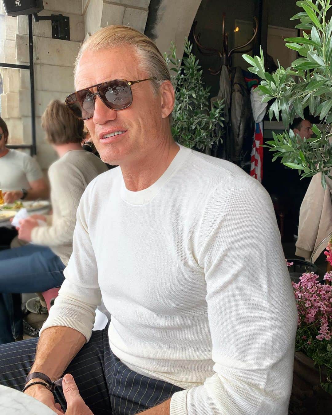 ドルフ・ラングレンのインスタグラム：「Lunch with my daughter 😎」