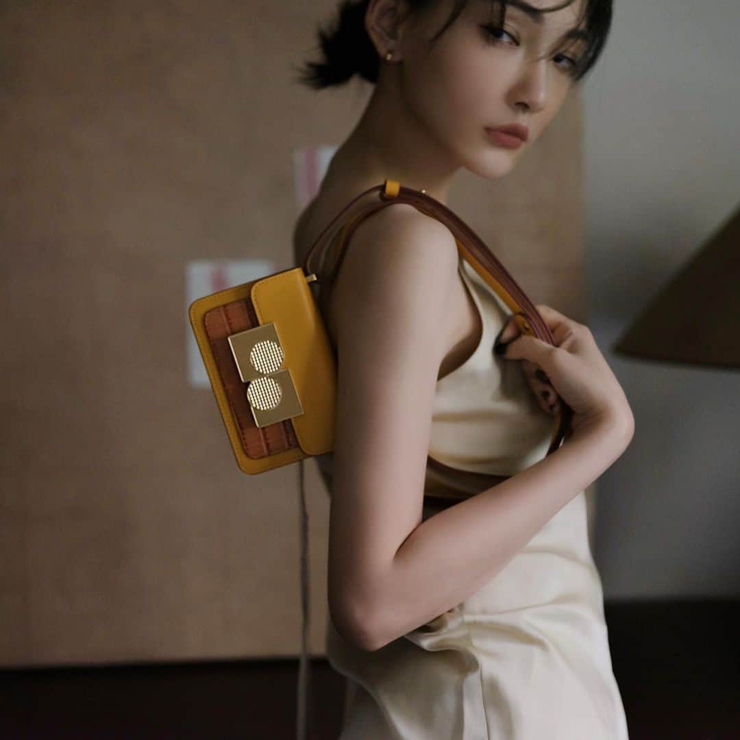 林映唯のインスタグラム：「宅在家的近日，生幾張時髦的 #居家OOTD 給你們🧡 #美這樣穿 #PORTS1961 #ANIKA」