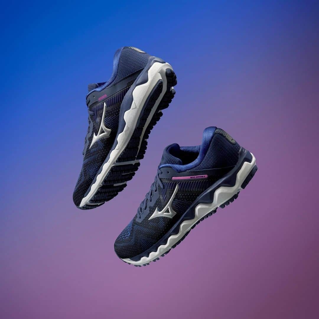 MizunoRunningさんのインスタグラム写真 - (MizunoRunningInstagram)「The #WaveHorizon 4 pairs ultimate support and ultimate cushion into one ultimate shoe. Take #xpop for a spin. After all - why run when you can float?」5月21日 23時01分 - mizunorunningusa