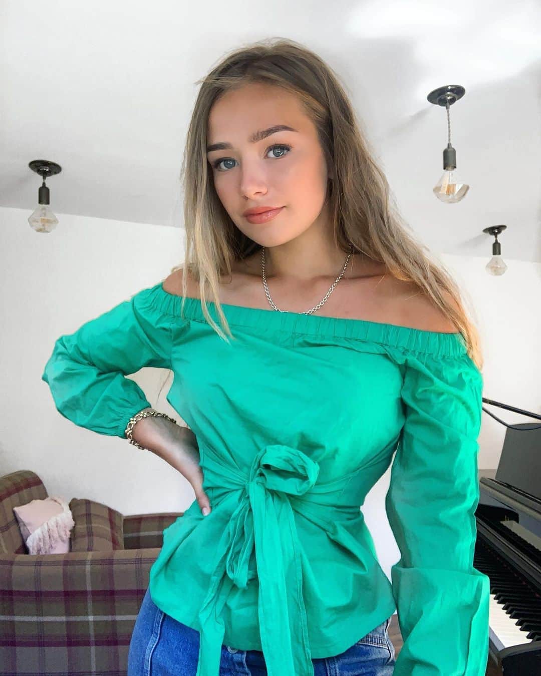 コニー・タルボットのインスタグラム：「Two posts in one day🦩」