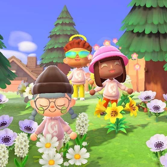 Glossierさんのインスタグラム写真 - (GlossierInstagram)「IT’S BACK! The Hoodie in Original Pink, available at Glossier.com 📲and now available in Animal Crossing! (thanks to @nookstreetmarket)  WHO: Villagers Everywhere WHERE: @nookstreetmarket (Pink Hoodie: MO-4PN9-1MW3-H3D3)😉 WHY: Because our digital selves should get the same perks as our IRL selves」5月21日 23時02分 - glossier